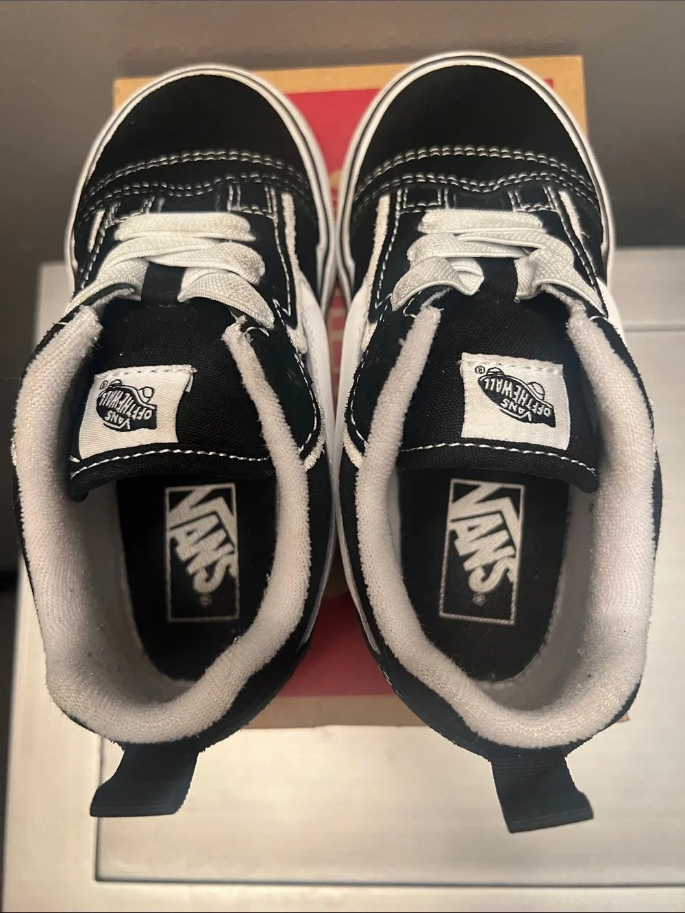 Vans Knu Skool Elastic Lace Bolt. Black and white. Toddler size 10